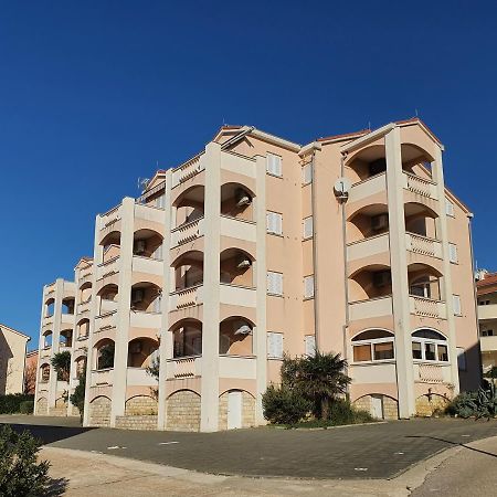 Apartments Coral Novalja Exteriör bild